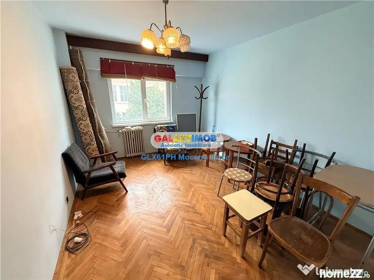 Apartament cu 3 camere decomandat în Republicii
