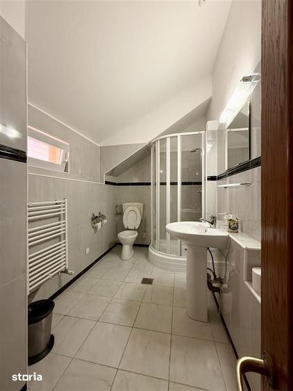 Casă cu 8 camere cu Teren 1337 Mp în Central