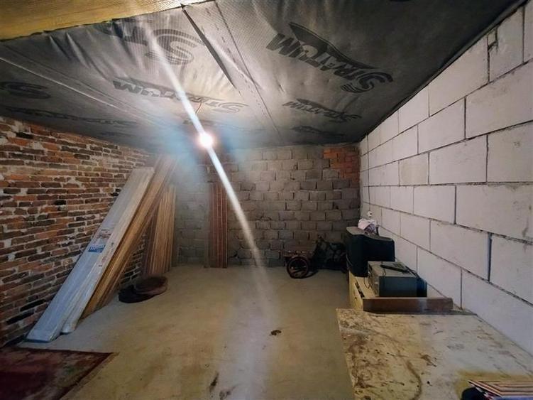Casă individuală cu 7 camere cu Teren 220 Mp în Nord-Est