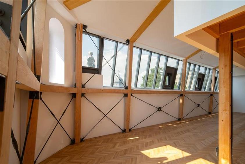 Birou, de 290.32998657227 mp, în Calea Victoriei
