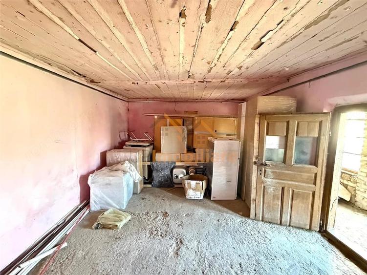 Casă cu Teren 990 Mp în Tărian