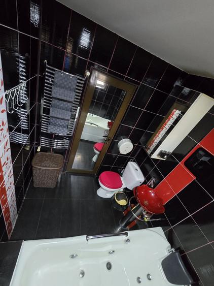Apartament cu 3 camere decomandat în Micro 16