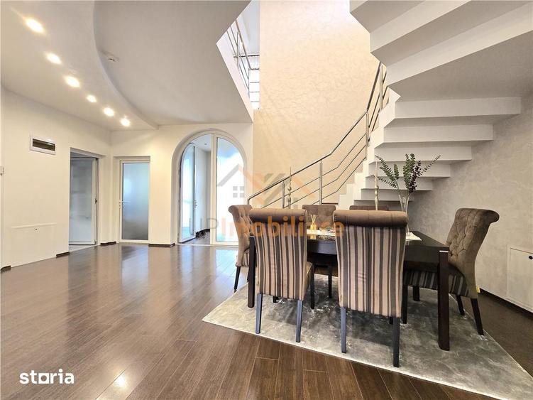 Casă cu 6 camere cu Teren 1178 Mp în Sânmartin