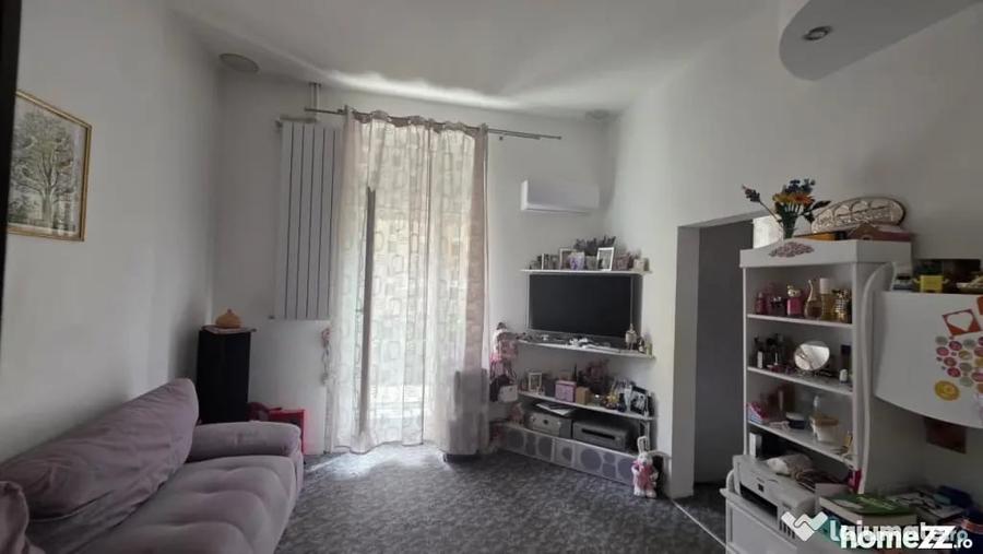 Apartament cu 5 camere decomandat în Armeneasca