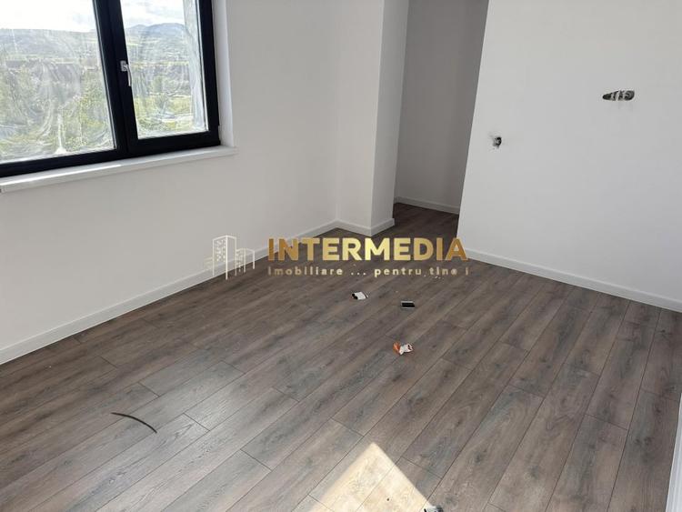 Apartament cu 3 camere în Cetate