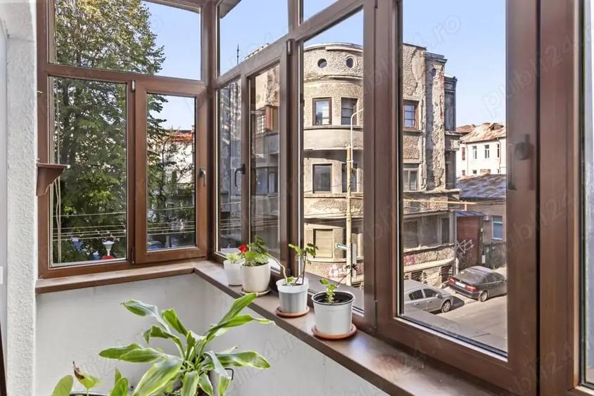 Apartament cu 4 camere decomandat în Central