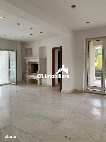 Casă cu 9 camere cu Teren 4000 Mp în Snagov