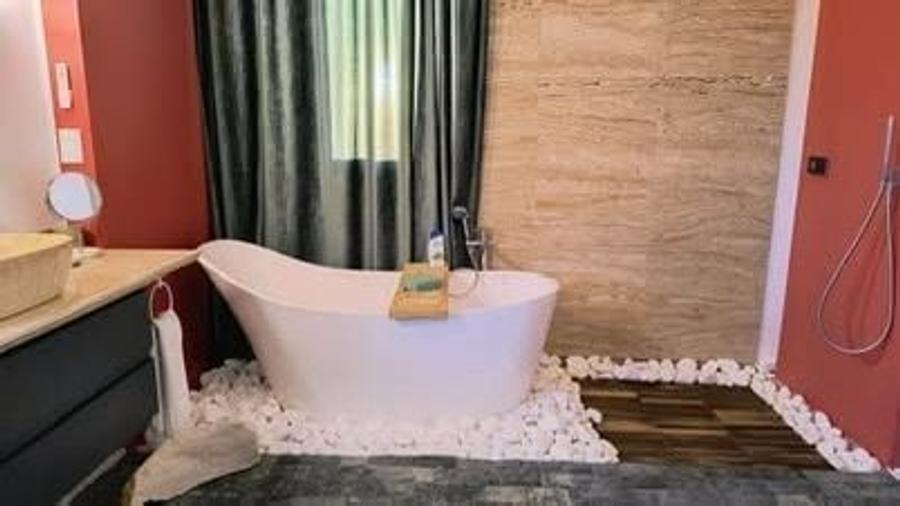 Casă cu 4 camere decomandat în Remetea Mare