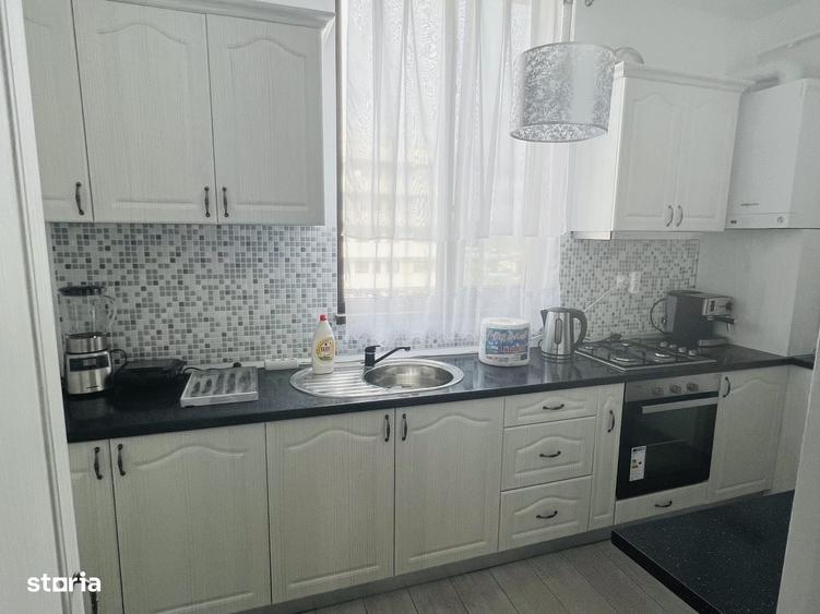 Apartament cu 3 camere decomandat în Exterior Vest