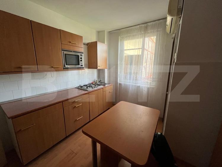 Apartament cu 3 camere decomandat, mobilat în Dacia
