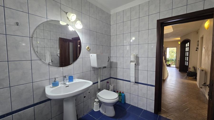 Casă cu 5 camere cu Canalizare în Chitila