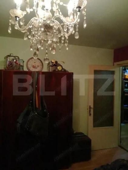 Apartament cu 4 camere decomandat în Dâmbovița