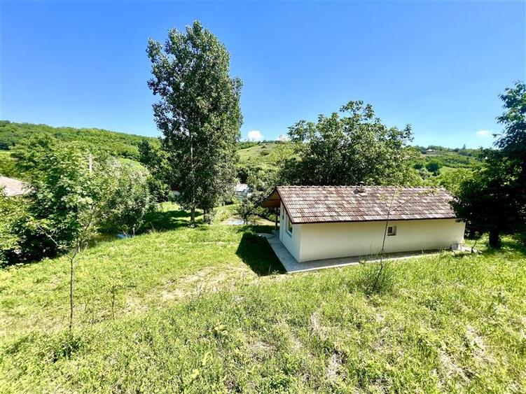 Casă individuală cu 2 camere cu Teren 1000 Mp în Probota