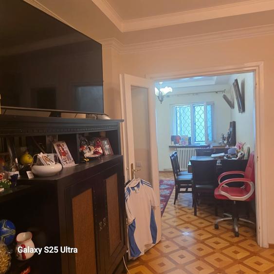 Apartament cu 3 camere decomandat în Polonă