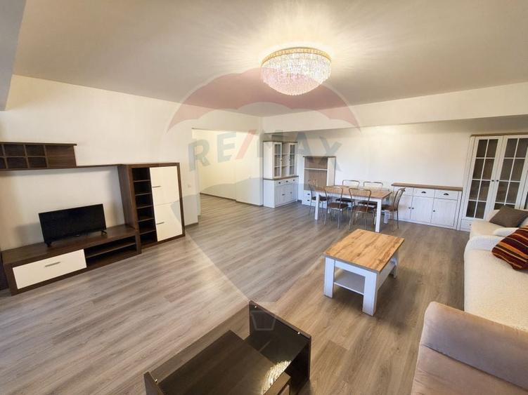 Apartament cu 3 camere semidecomandat, mobilat în Periferie