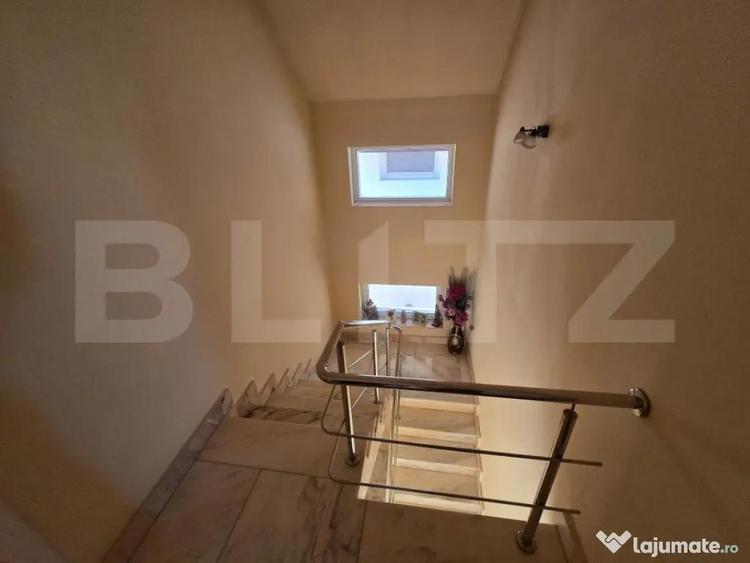 Casă cu 8 camere cu Teren 750 Mp în Micești