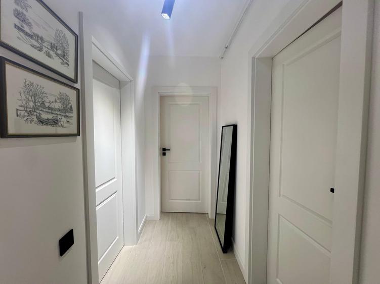 Apartament cu 3 camere semidecomandat, mobilat în Florești