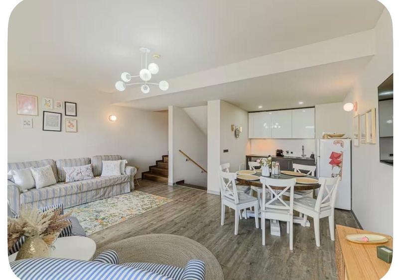 Apartament cu 2 camere decomandat în Poiana Brașov