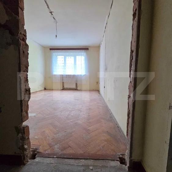 Apartament cu 3 camere decomandat în George Enescu