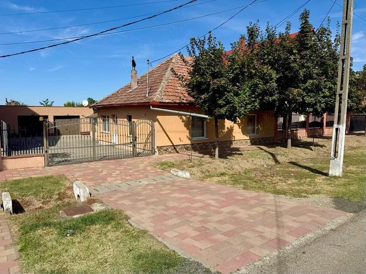 Casă cu 5 camere cu Teren 720 Mp în Central