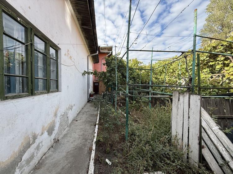 Apartament cu 4 camere semidecomandat, mobilat în Prelungirea Ferentari
