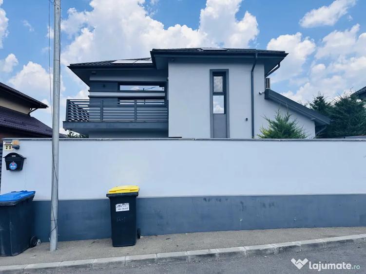 Casă cu 4 camere cu Piscina în Roșu