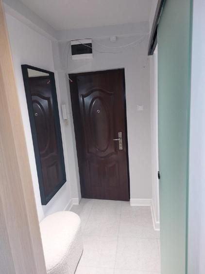 Apartament cu 3 camere semidecomandat, mobilat în Ștefan cel Mare