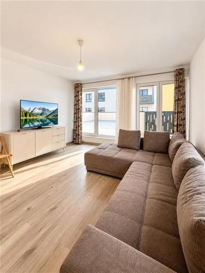 Apartament cu 2 camere decomandat, mobilat în Tractorul