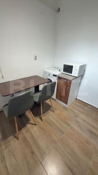 Apartament cu 3 camere semidecomandat, mobilat în Calea Severinului