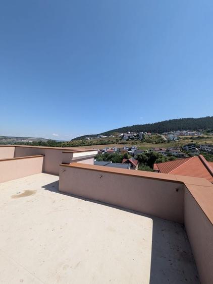 Duplex cu 5 camere cu Canalizare în Florești