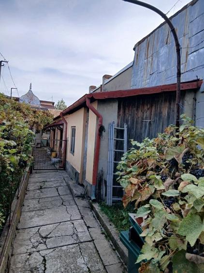 Casă cu 4 camere în Central