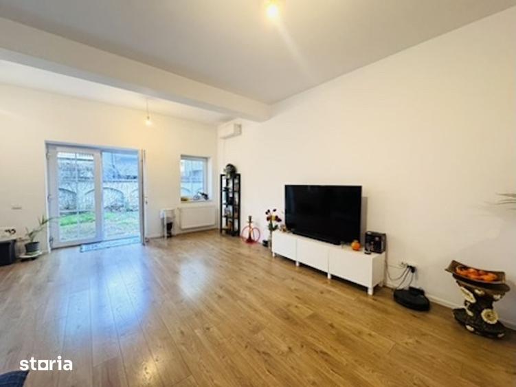 Casă cu 10 camere cu Teren 400 Mp în Floreasca