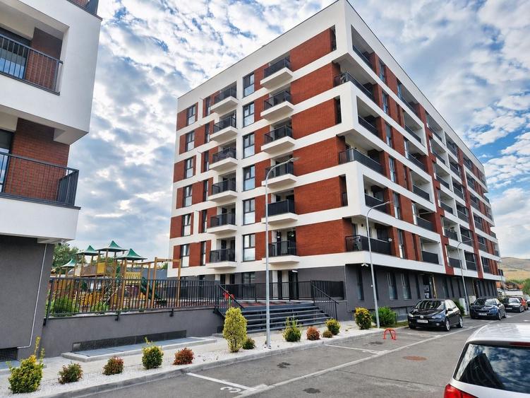 Apartament cu 2 camere semidecomandat, mobilat în Florești