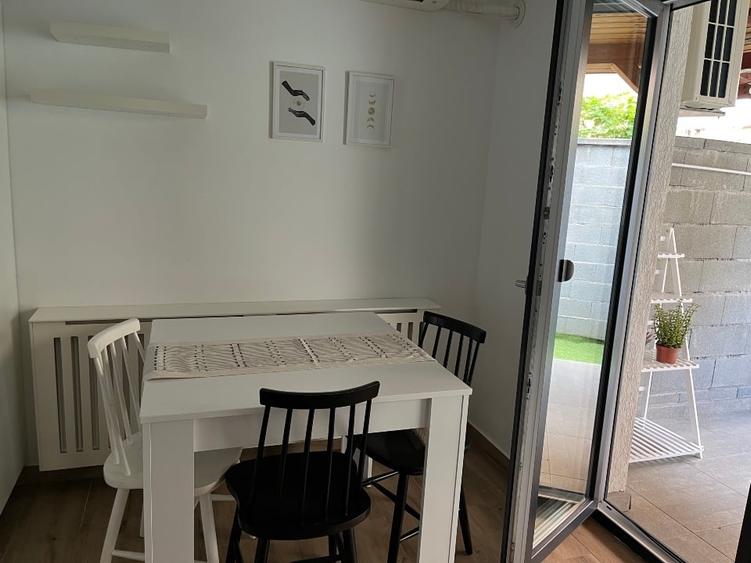 Apartament cu 3 camere decomandat, mobilat în Dumbrăvița