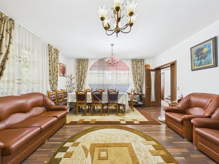 Casă individuală cu 4 camere cu Teren 619 Mp în Central