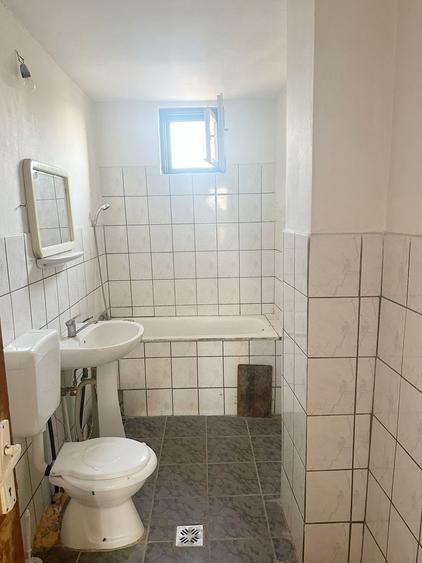 Casă individuală cu 5 camere cu Canalizare în Oncea