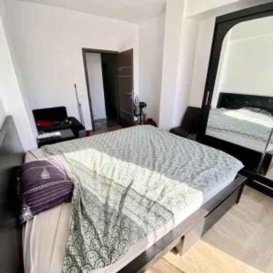 Apartament cu 3 camere semidecomandat, mobilat în Central