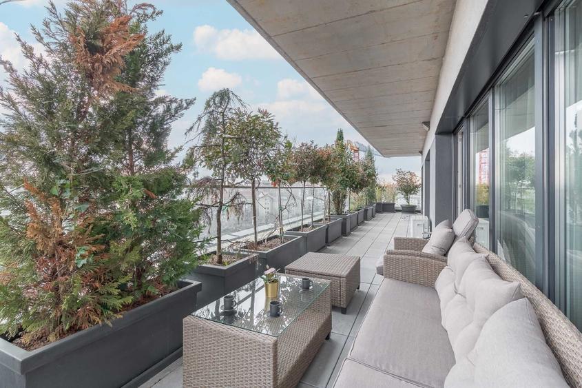 Apartament cu 3 camere decomandat în Lotus