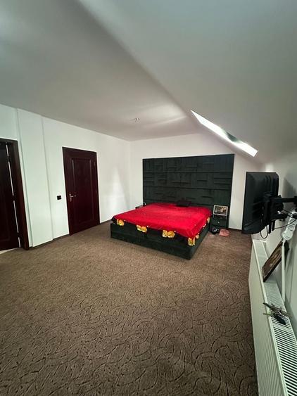 Apartament cu 4 camere semidecomandat în Central