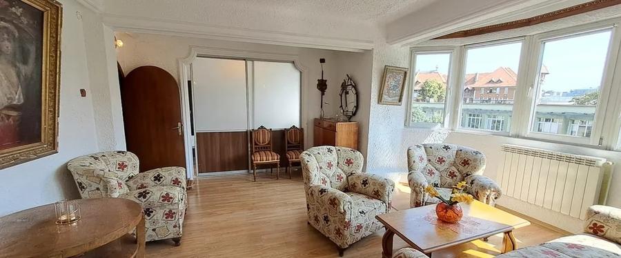 Apartament cu 3 camere semidecomandat, mobilat în Dacia