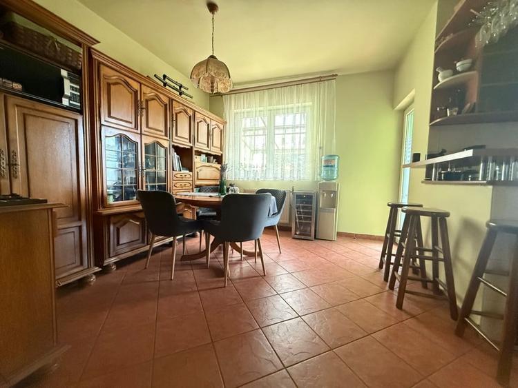 Casă individuală cu 6 camere cu Canalizare în Fratelia