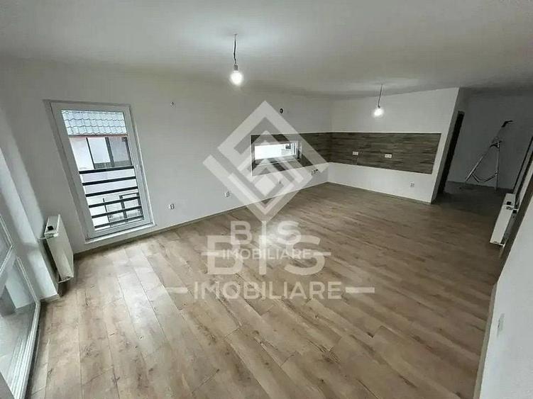 Apartament cu 4 camere semidecomandat în Vest