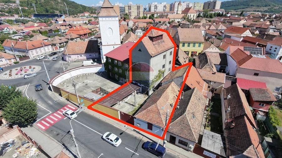 Casă cu Teren 325 Mp în Central
