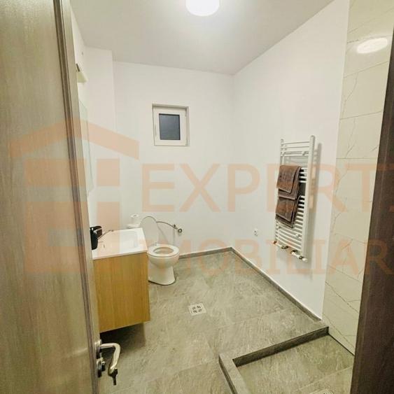 Casă individuală cu 5 camere cu Canalizare în Ovidiu