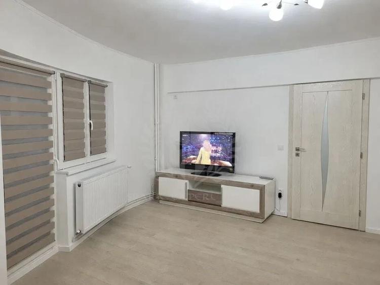 Apartament cu 2 camere decomandat, mobilat în Republicii