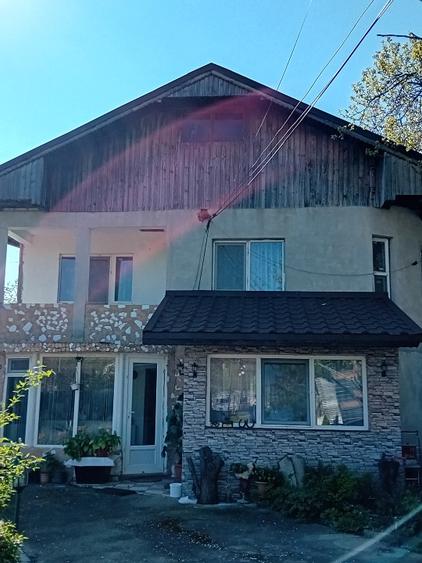 Casă individuală cu 5 camere cu Teren 756 Mp în Central
