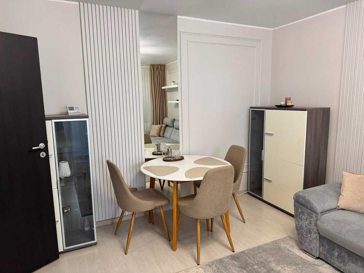 Apartament cu 3 camere decomandat în Runcu