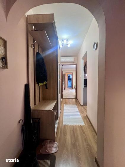 Apartament cu 3 camere semidecomandat, mobilat în Ciarda Roșie