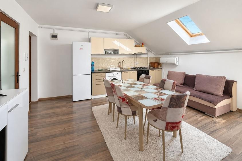 Apartament cu 3 camere semidecomandat, mobilat în Aurel Vlaicu