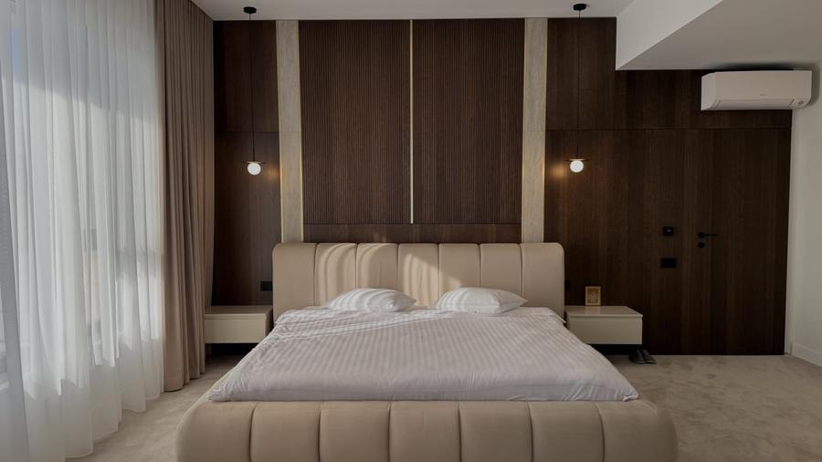 Penthouse cu 6 camere decomandat, mobilat în Mamaia